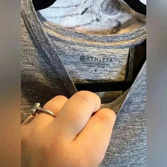 Athleta sleeveless grey workout tank - Picture 2 of 6